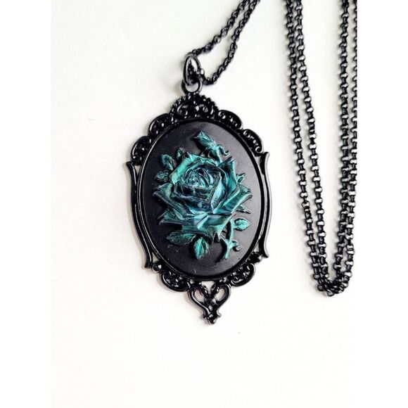 Iridescent Rose Gothic Rockabilly Cameo Necklace GIFT MOM DAUGHTER WIFE STEAMPUN - Picture 1 of 4